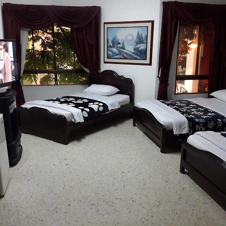 פריירה Hotel Ejecutivo מראה חיצוני תמונה