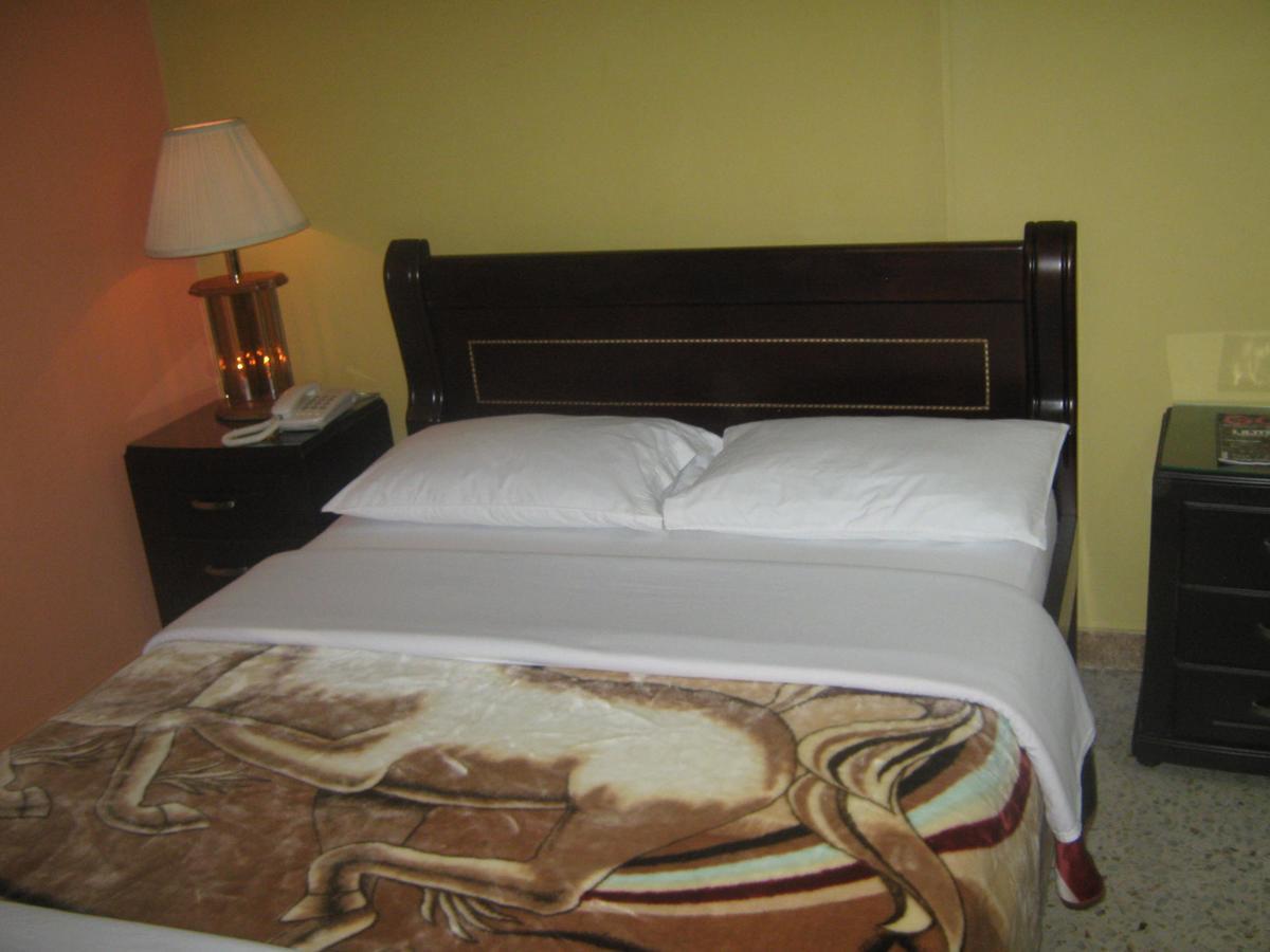 פריירה Hotel Ejecutivo מראה חיצוני תמונה