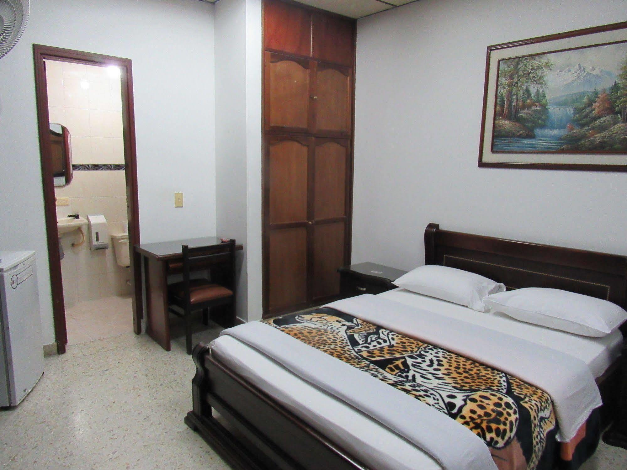 פריירה Hotel Ejecutivo מראה חיצוני תמונה