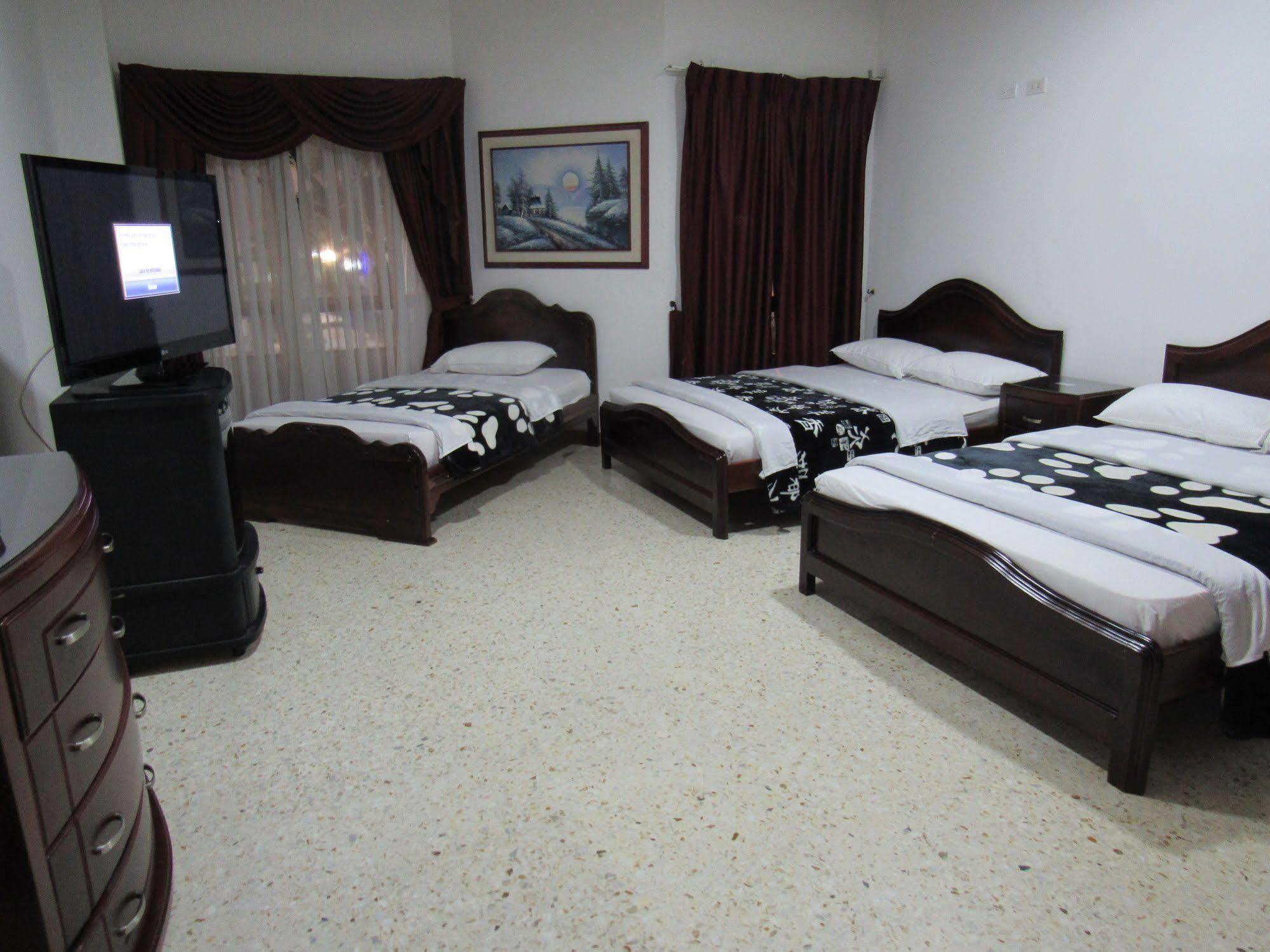 פריירה Hotel Ejecutivo מראה חיצוני תמונה