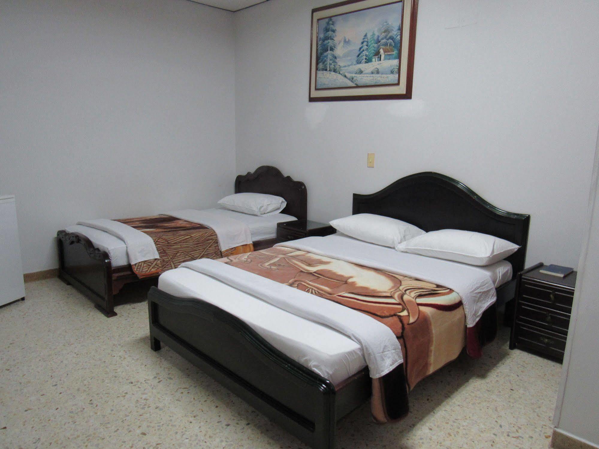 פריירה Hotel Ejecutivo מראה חיצוני תמונה