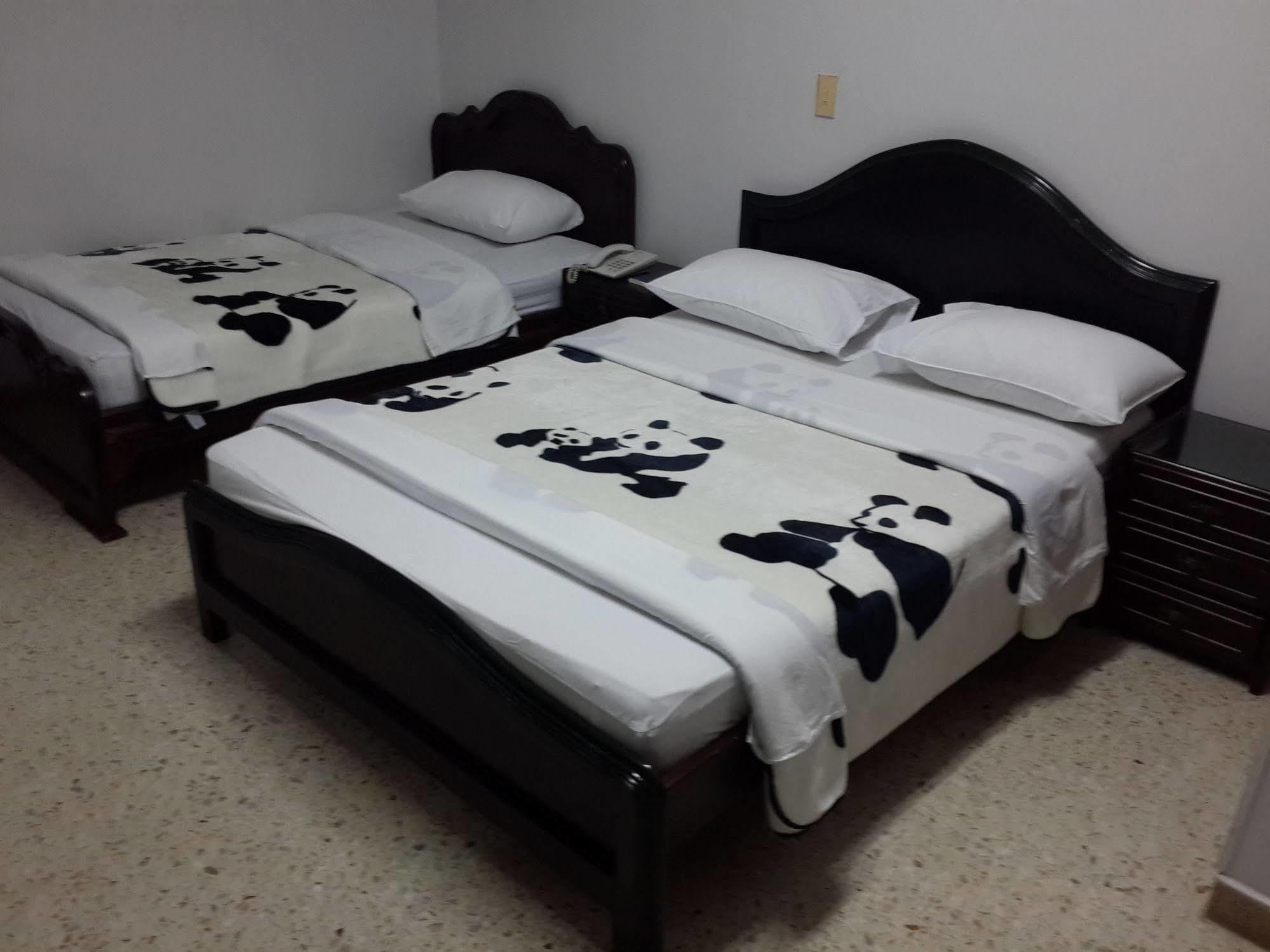 פריירה Hotel Ejecutivo מראה חיצוני תמונה