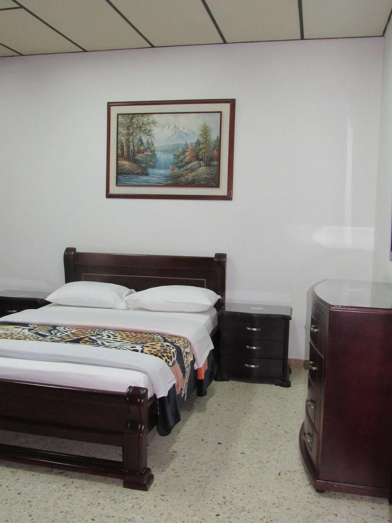 פריירה Hotel Ejecutivo מראה חיצוני תמונה