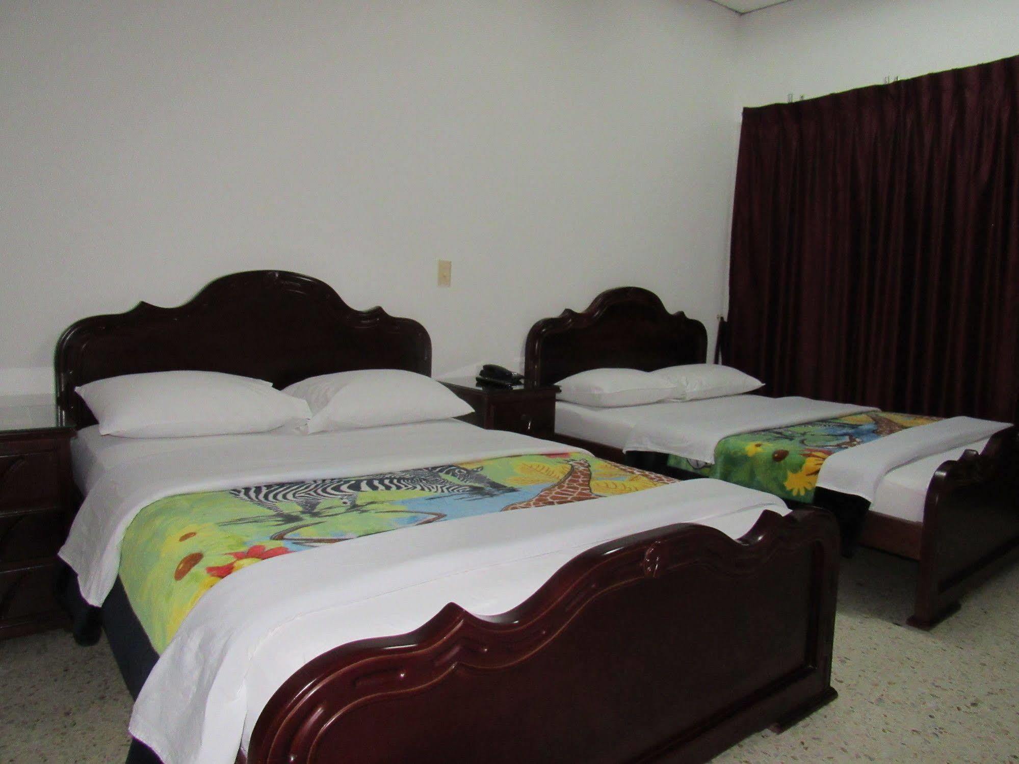 פריירה Hotel Ejecutivo מראה חיצוני תמונה