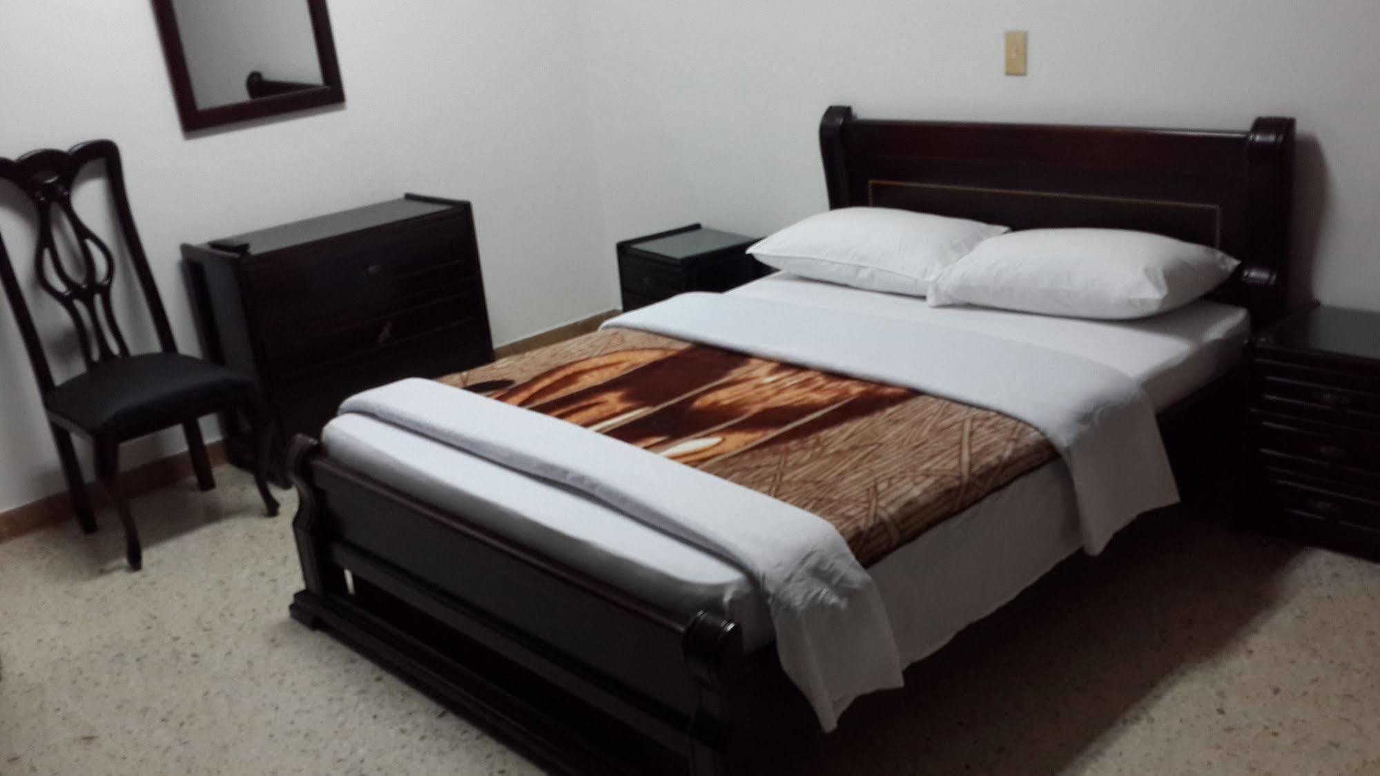פריירה Hotel Ejecutivo מראה חיצוני תמונה