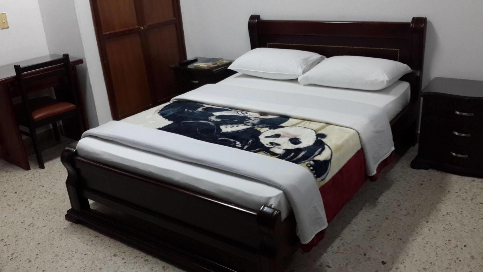פריירה Hotel Ejecutivo מראה חיצוני תמונה