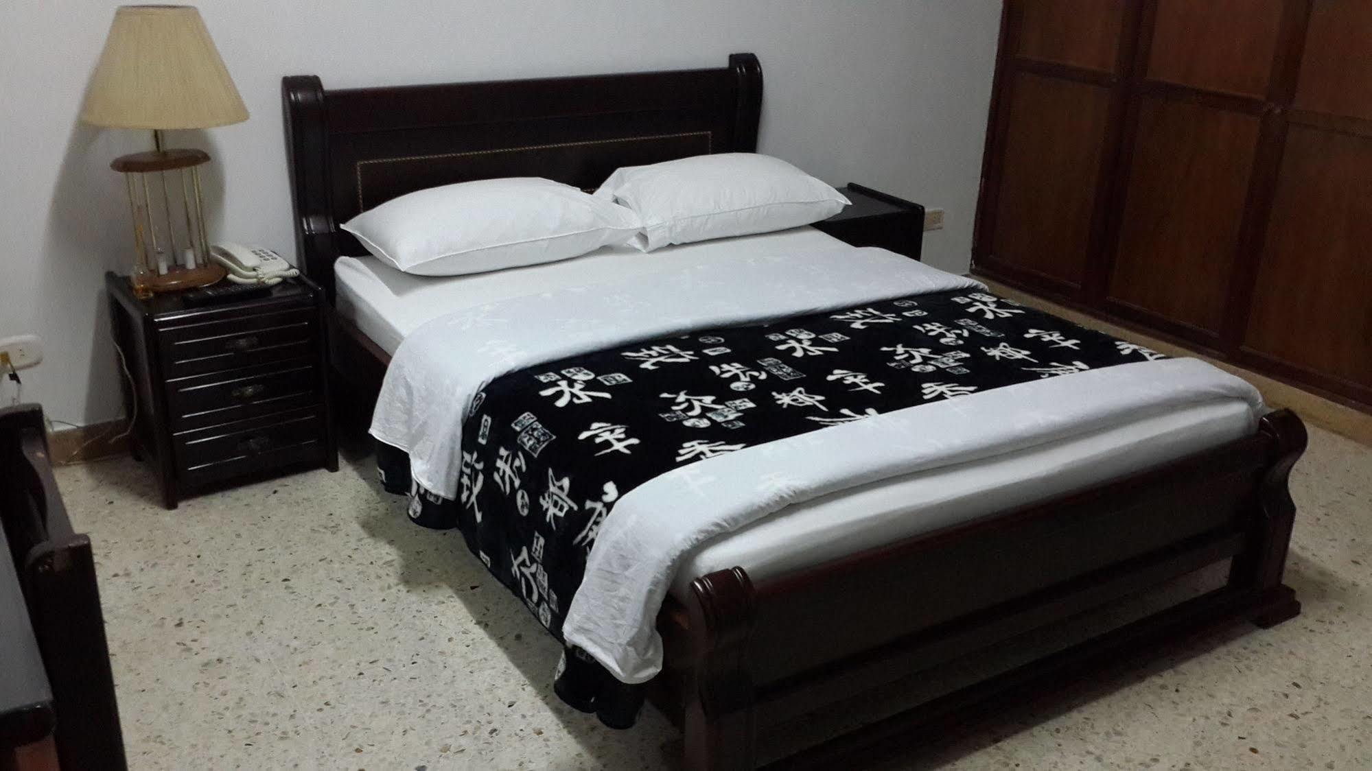 פריירה Hotel Ejecutivo מראה חיצוני תמונה