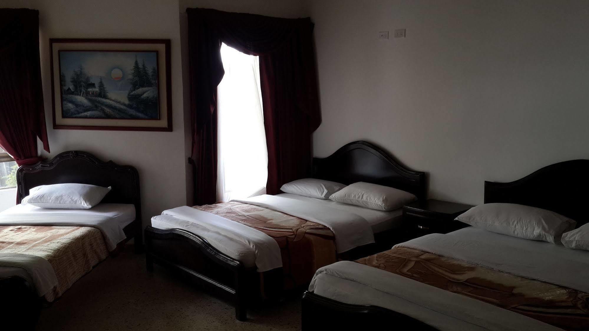 פריירה Hotel Ejecutivo מראה חיצוני תמונה